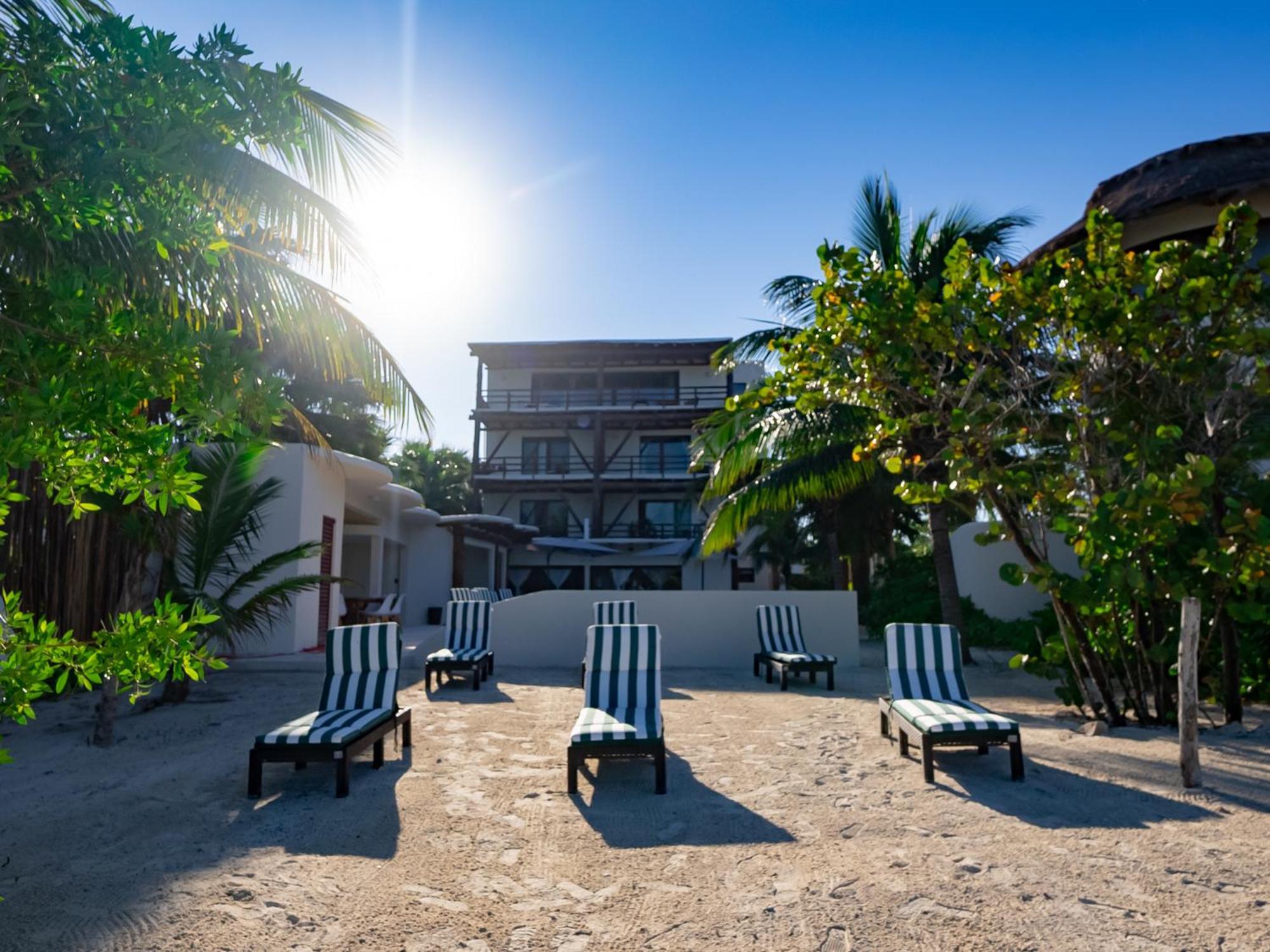 Beach Front Hotel Boutique Dk House Остров Холбокс Экстерьер фото